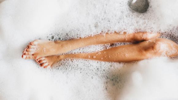 The Ultimate Guide to Relaxing in the Tub with Wine