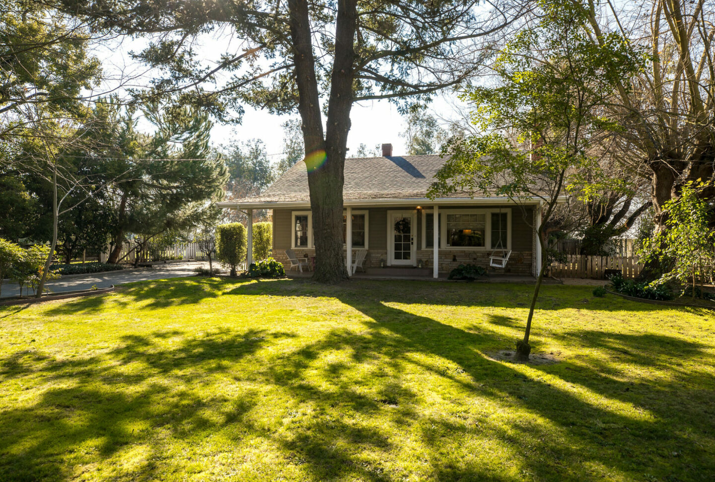 cottages on Armstrong Lodi hotels in California