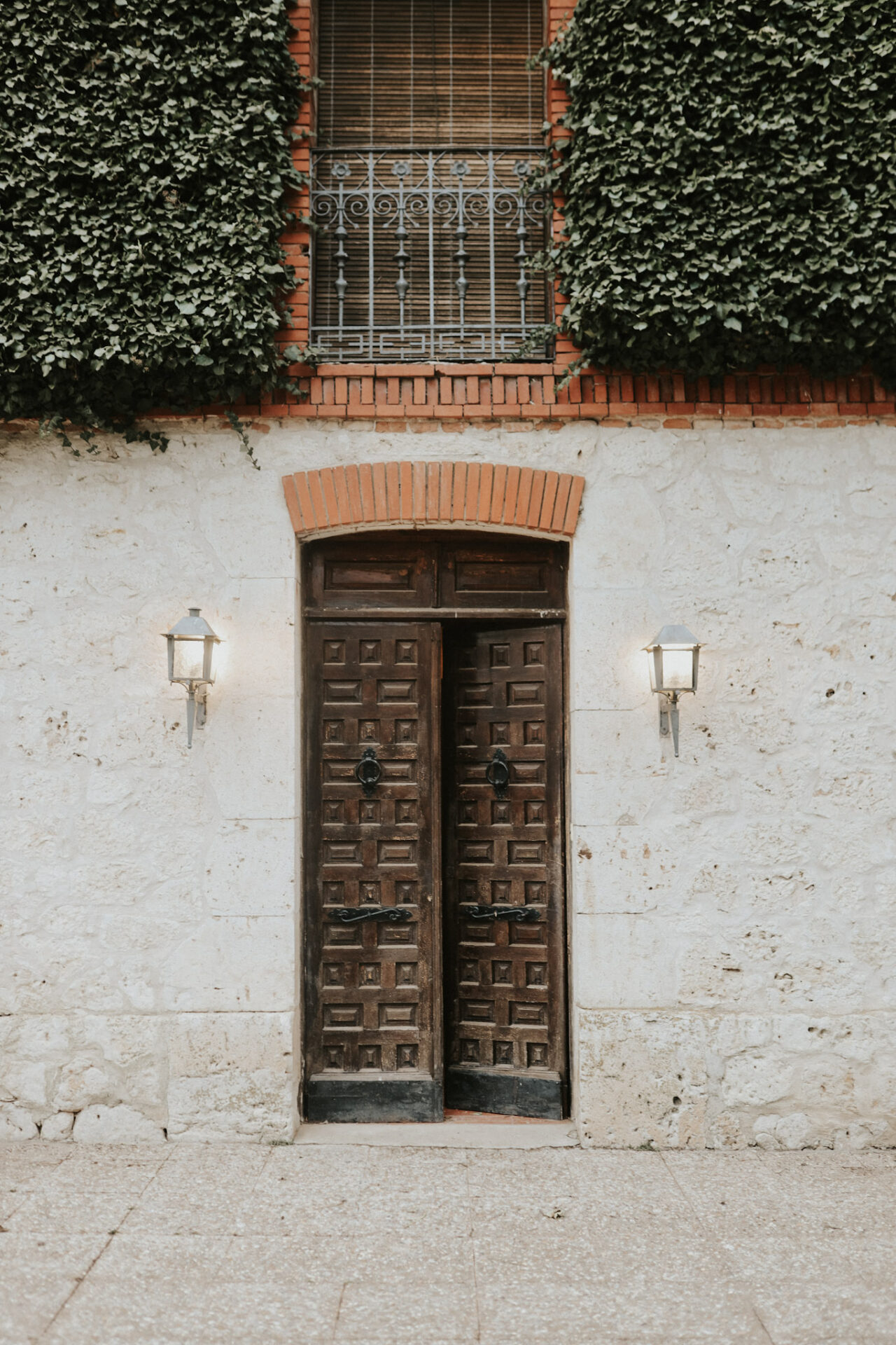 BODEGA MONTEBACO door