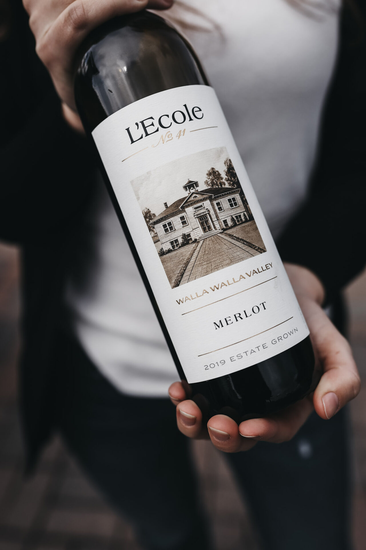 L'Ecole Merlot wine label closeup