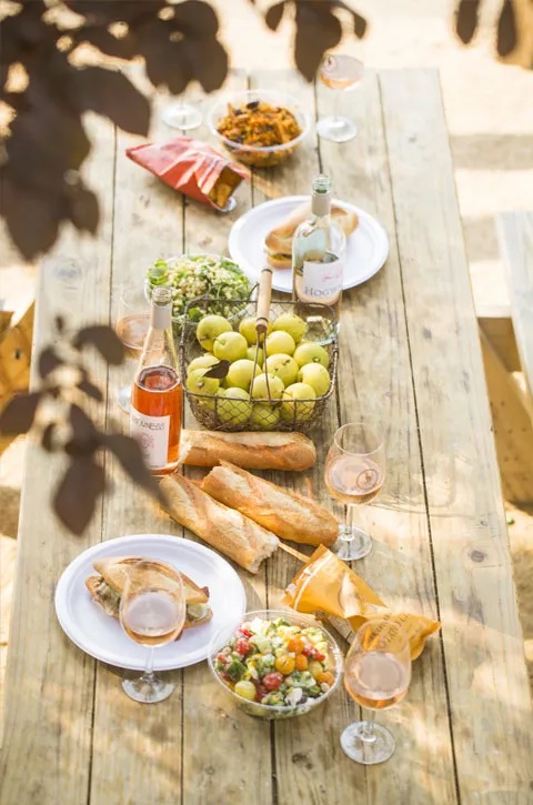 Oakville Grocery in Napa, the perfect spot to pick up food for a picnic in Napa