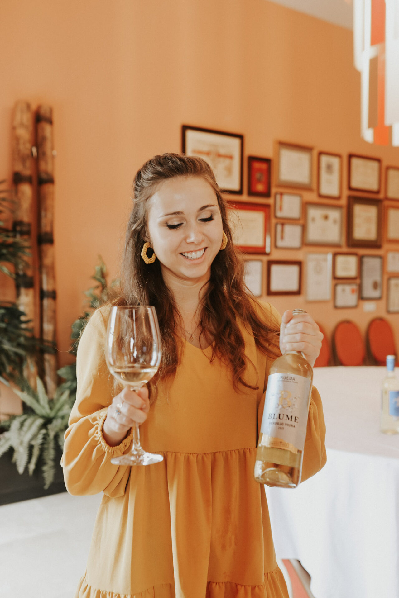 Paige holding Blume Verdejo wine at Bodegas Pagos del Rey