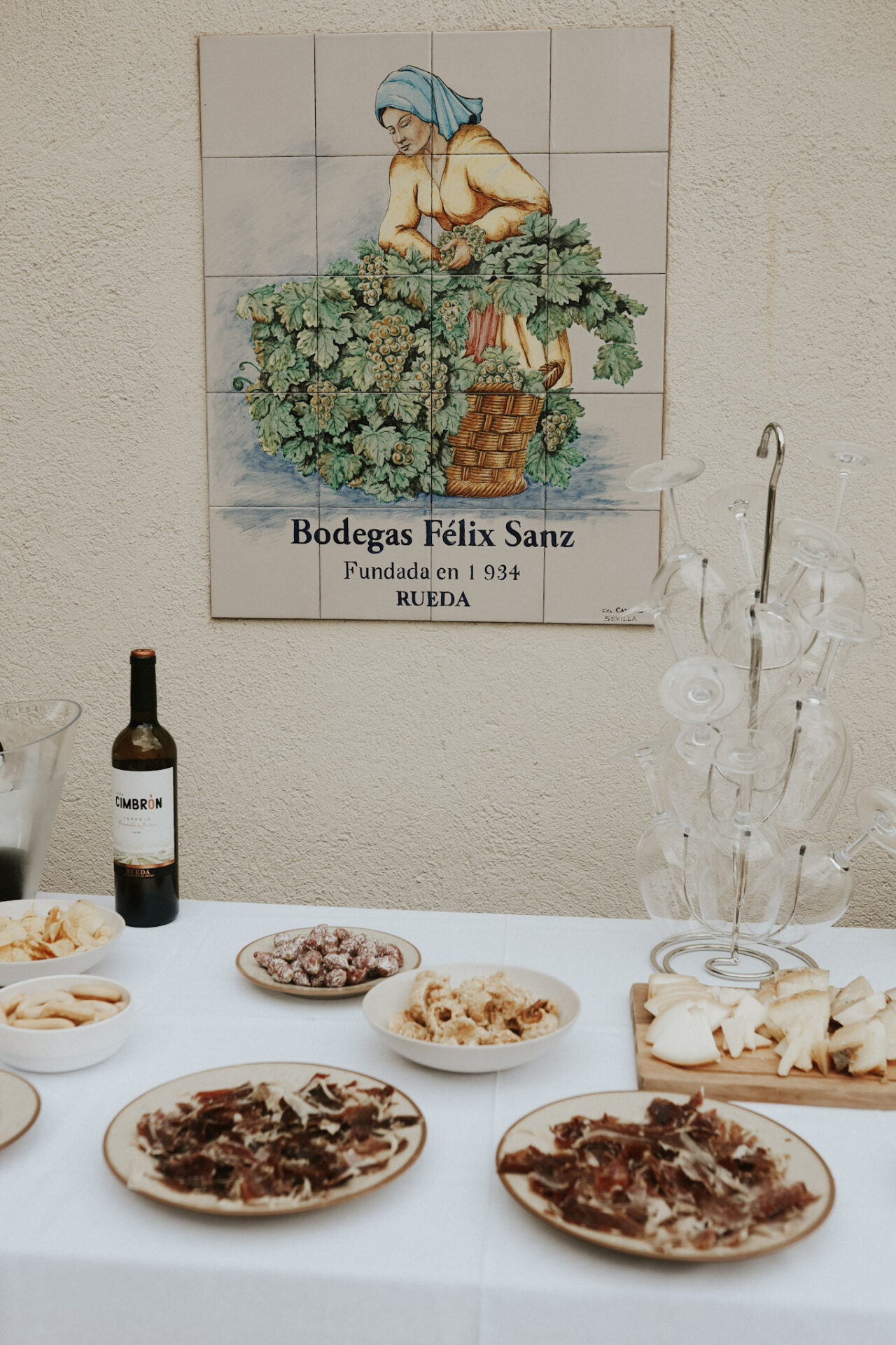 Bodegas Félix Sanz sign and food and wine