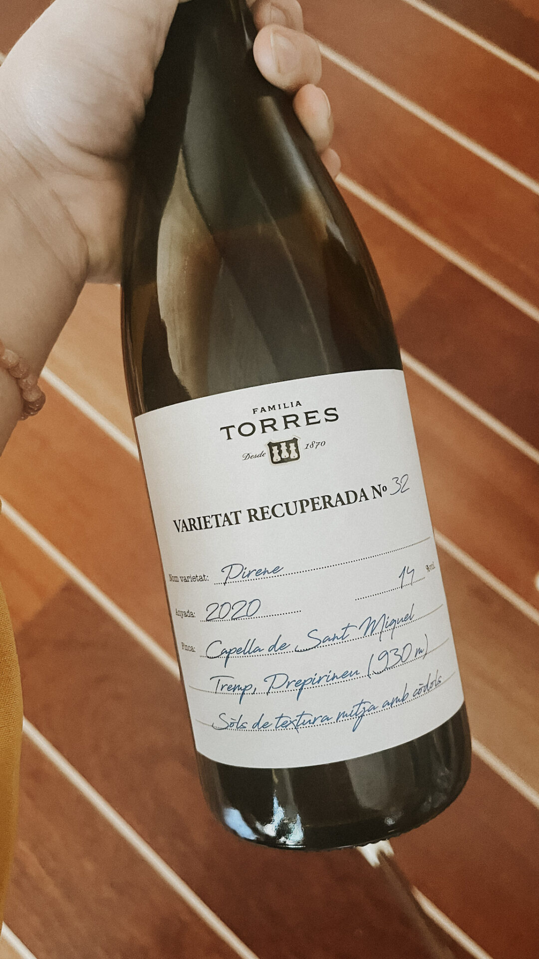 Handwritten wine label with native grapes to Rueda, Spain