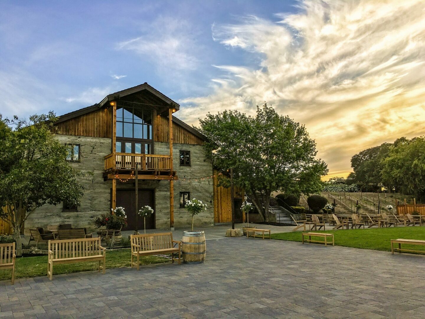 Exterior shot of Murrieta's Well in Livermore, CA at sunset