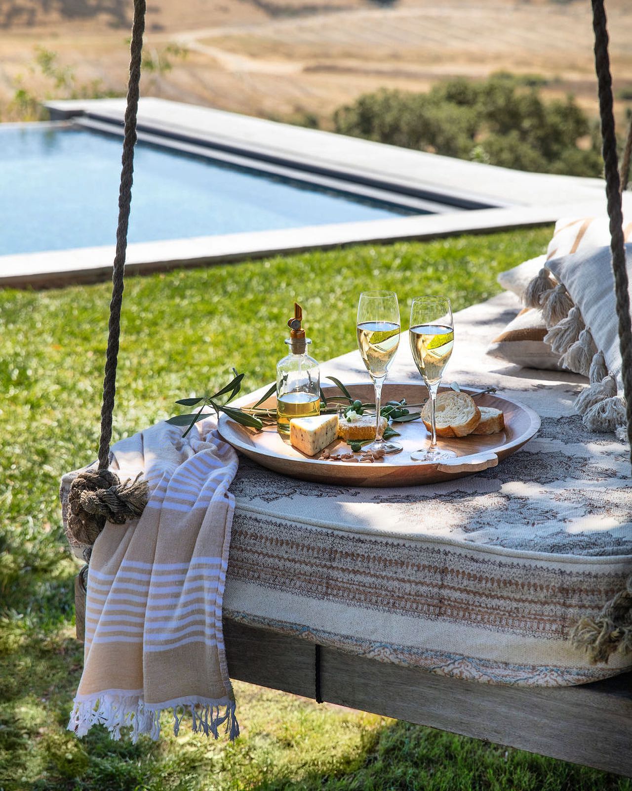 Outdoor tasting experience by the pool