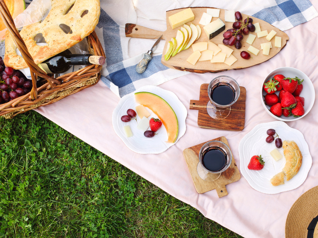 Does wine have gluten? Wine picnic with cheese and fruit.