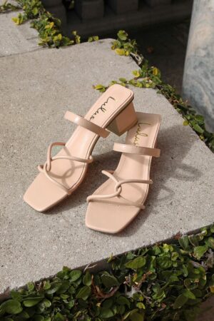 Heeled sandels in nude