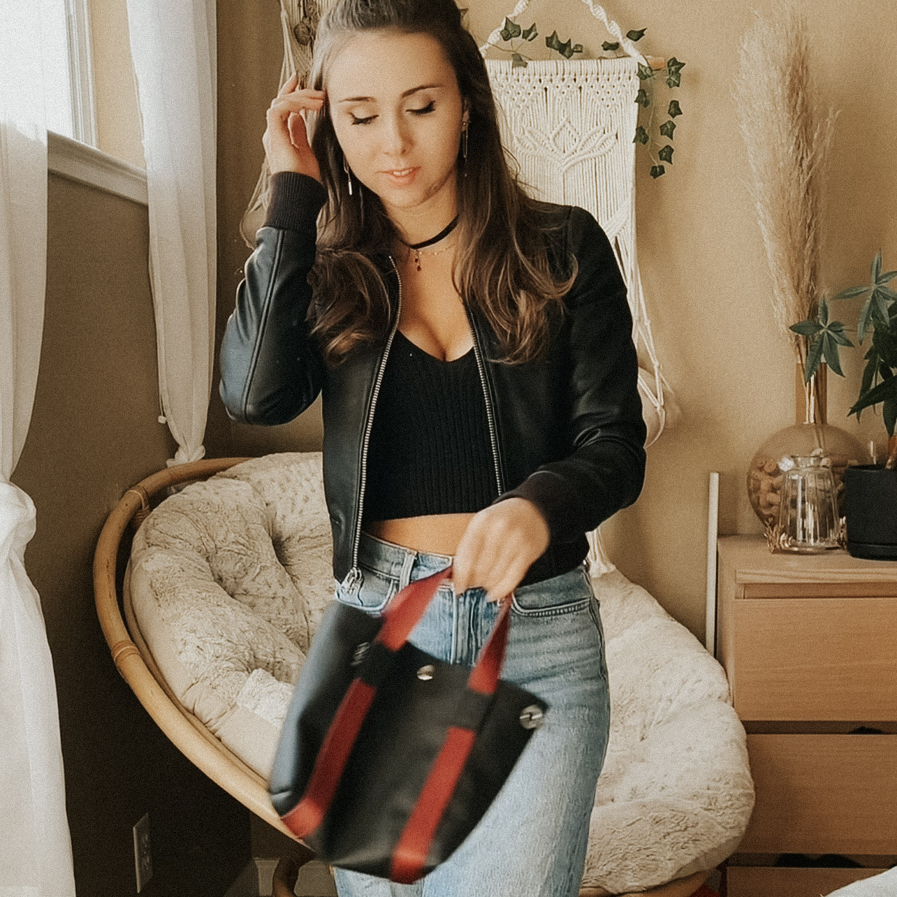 Paige holding ILESO wine bag