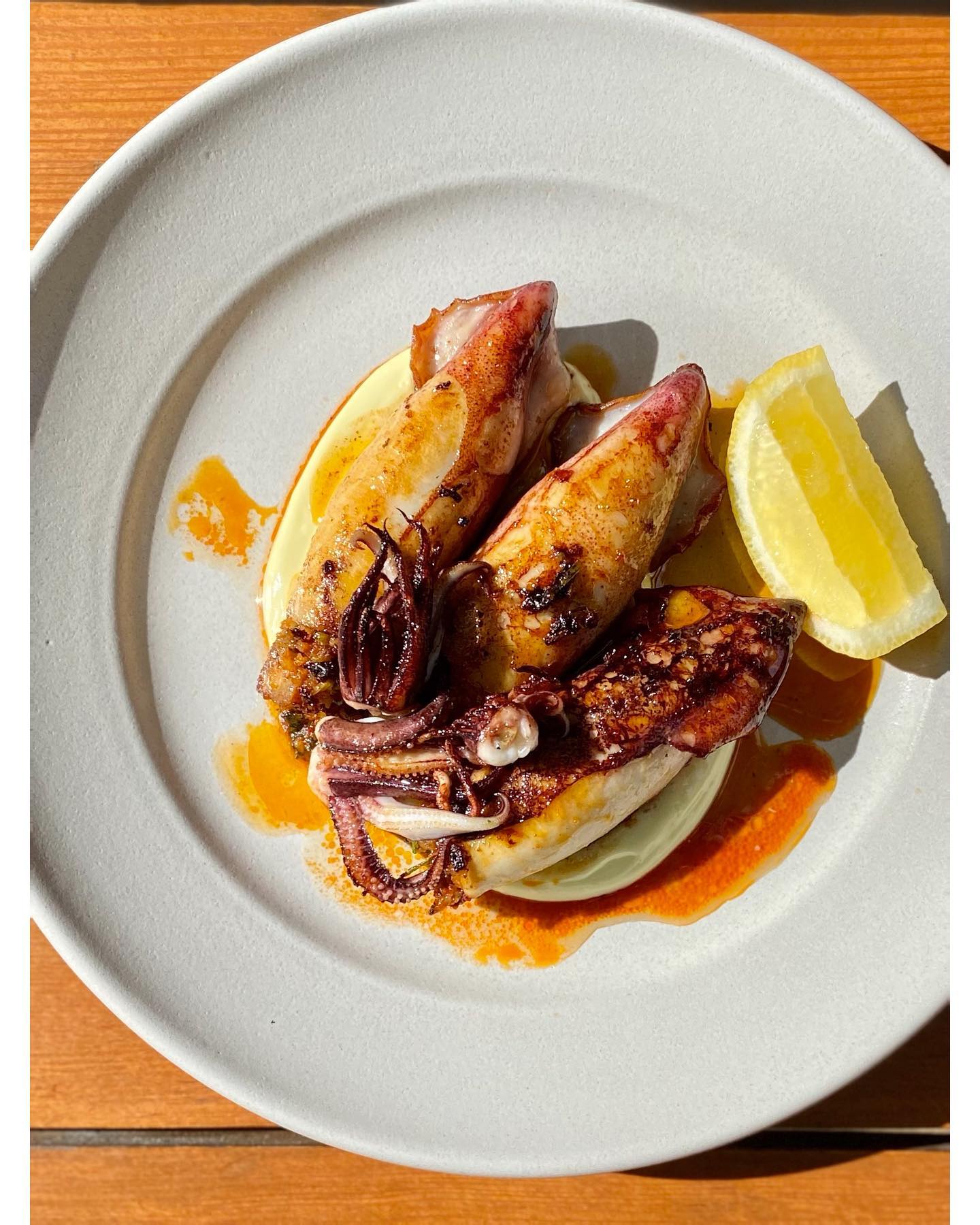 Squid cooked with oil and lemon