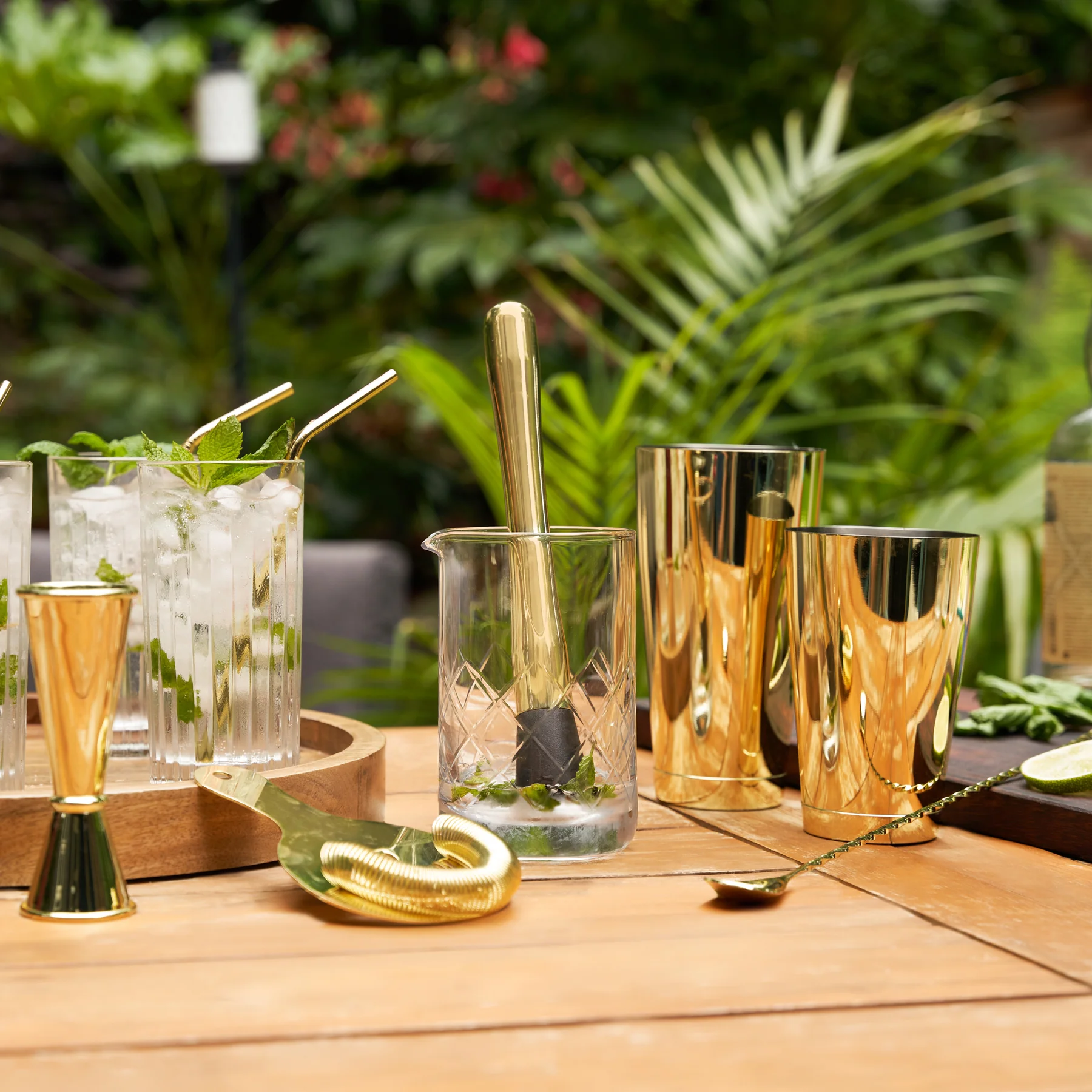 A 7-piece mixology cocktail set