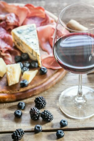 Malbec vs Cabernet Sauvignon: Comparing Two Wine Varieties - Wine with