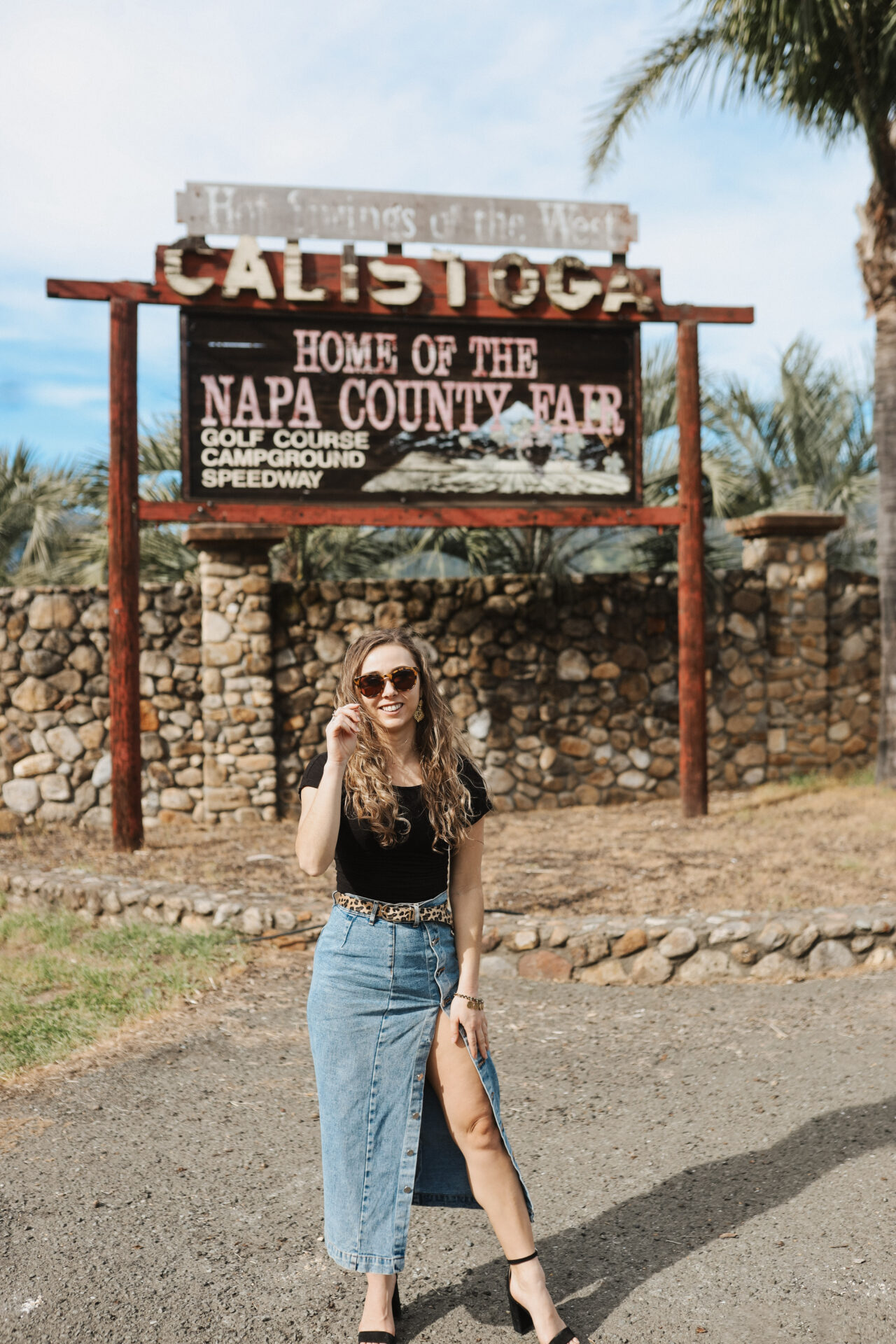 Paige in front of Calistoga welcome sign