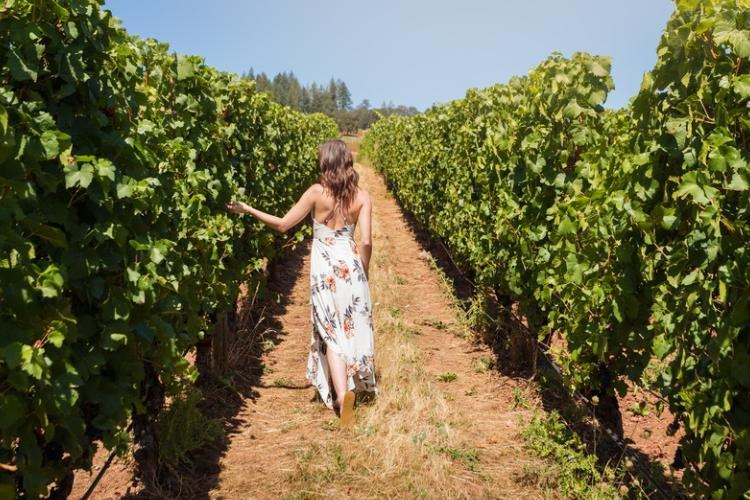 What to Wear to a Vineyard: 9 Chic Outfit Ideas for Wine Tasting